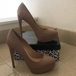 ⭐️Blush Steve Madden heels